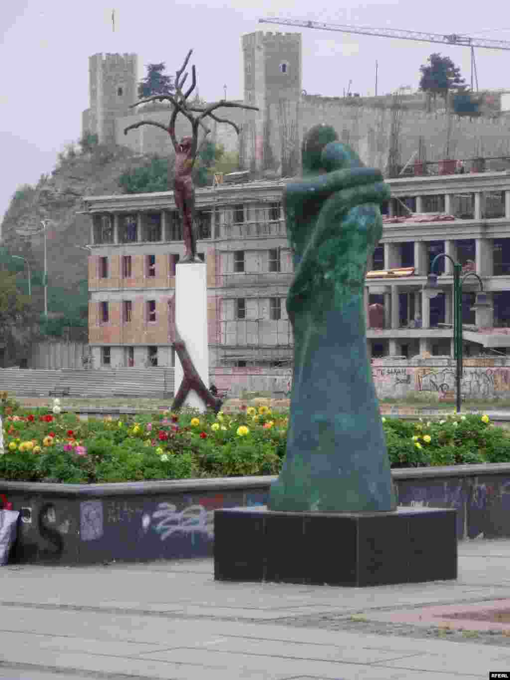 Скултури во Скопје - Скултури во Скопје