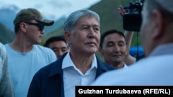 Алмазбек Атамбаев в своем доме в селе Кой-Таш. 27 июня 2019 года.