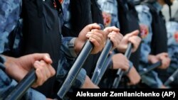 Правозахисники повідомляють про «жорсткі затримання та допити» підлітків у Бердянську