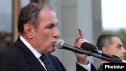 Armenia -- Opposition leader Levon Ter-Petrosian speaks during a rally in Liberty Square, Yerevan, 30Apr2013.