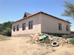 Новый дом Мади Калкожаева, в котором идут малярные работы.