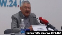 Азимбек Бекназаров, Қырғызстан президенті сайлауынан шыққан кандидат. 