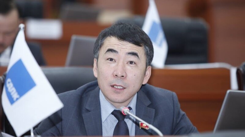 Мискенбаев: Асылбек Жээнбеков мандатынан баш тартышы керек