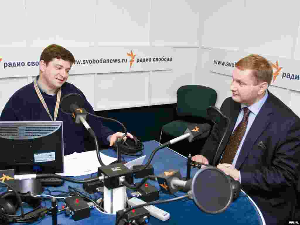 Russia – Konstantin Eggert, journalist BBC and Danila Galperovich Radio Liberty correspondent, 04Jun2008, Moscow studio, час прессы - Russia – Konstantin Eggert, journalist BBC and Danila Galperovich Radio Liberty correspondent, 04Jun2008, Moscow studio, час прессы