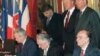 Slobodan Milošević, Franjo Tuđman i Alija Izetbegović stavili su finalni potpis na Dejtonski mirovni sporazum 14. decembra 1995. godine u Parizu.