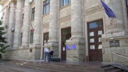 Reguli noi în bibliotecile și muzeele redeschise: cărțile-în carantină, arta-admirată cu masca