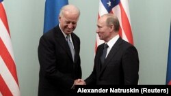 Путин и Байден в 2011 году