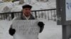 Участник пикета против аннексии Крыма Россией, Ижевск, 9 марта 2014