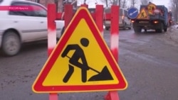 Россия: асфальт на дорогах сошел вместе со снегом (видео)