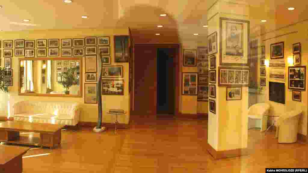 The cabinet room in the presidential palace.