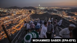 Hajj pilgrims visit Hiraa cave at Jabal al-Nour in Saudi Arabia on August 15 .