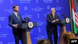 აშშ-ის ვიცე-პრეზიდენტი ჯეი დი ვენსი (მარცხნივ) და უნგრეთის პრემიერ-მინისტრი ვიქტორ ორბანი. ბუდაპეშტი, 7 აპრილი, 2026.