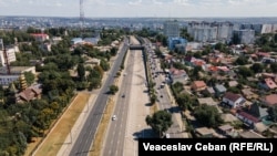 Parcarea de captură de sub podul de la Telecentru, șoseaua Hîncești.