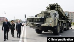 Azerbaijan - President Ilham Aliyev (L) inspects a Russian-made Smerch multiple-launch rocket system deployed in Nakhichevan, 7Apr2014.
