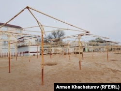 Пустынный феодосийский пляж, 23 апреля 2026 года