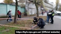 Поліція працює на місці нападу в Києві, 8 листопада 2019 року