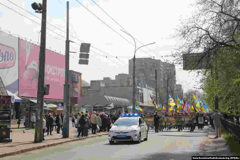 Хода прямувала проїжджою частиною бульвару Шевченка. Рух транспорту в цей час обмежили