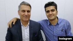 منوچهر بختیاری در کنار پسرش، پویا بختیاری از جان‌باختگان اعتراضات آبان ۹۸ 