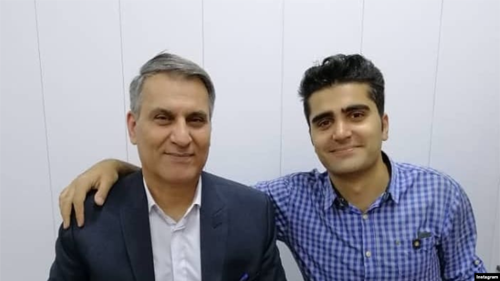منوچهر بختیاری در کنار فرزندش، پویا بختیاری