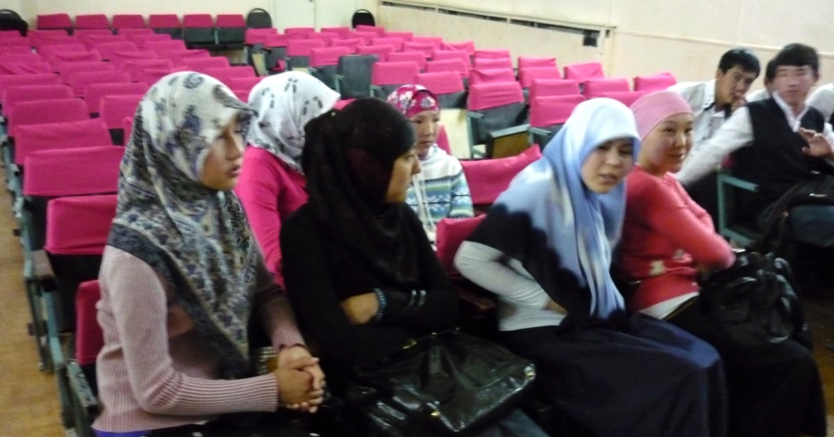 Лесби юбка киген қыздар