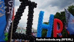 Падчас сьвяткаваньня гадавіны так званага «рэфэрэндуму» ў «ДНР», 11 траўня 2015 году