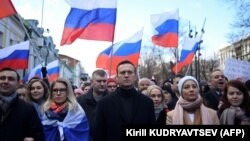 Олексій Навальний і його соратники на марші пам’яті опозиційного політика Бориса Нємцова, застреленого в центрі Москви, лютий 2020 року