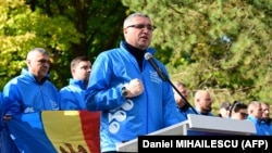 În primul tur de scrutin, Renato Usatîi a acumulat 13,79% din voturile moldovenilor și s-a clasat pe locul trei.