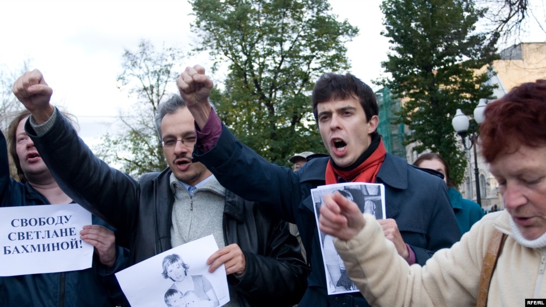 Вернуть маму детям требовали москвичи на недавнем пикете, приуроченном к дню рожденья Бахминой