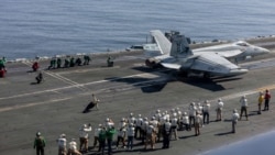 ناو هواپیمابر آبراهام لینکلن در آب‌های منطقه