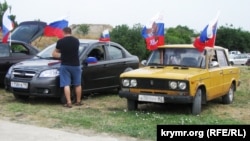 Российские флаги на автомобилях. Феодосия, 23 августа 2019 года