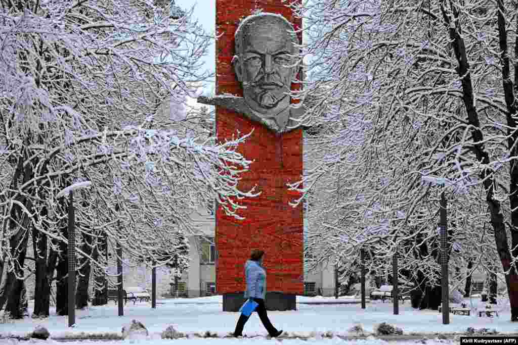 Moscow, Russia: Lenin in red outside a suburban train station.&nbsp;