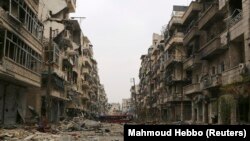 Сирия - Превратившиеся в руины здания на одной из улиц Алеппо, декабрь 2014 г. 