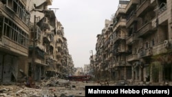 A bus blocks a road amid damage on the Salah Al-Din neighbourhood frontline in Aleppo December 6, 2014.