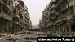 خرابه‌های باقی‌مانده از شهر حلب؛ جایی که نبردها برای کنترل کامل آن، بین نیروهای هوادار دولت و مخالفان مدت‌ها در جریان است