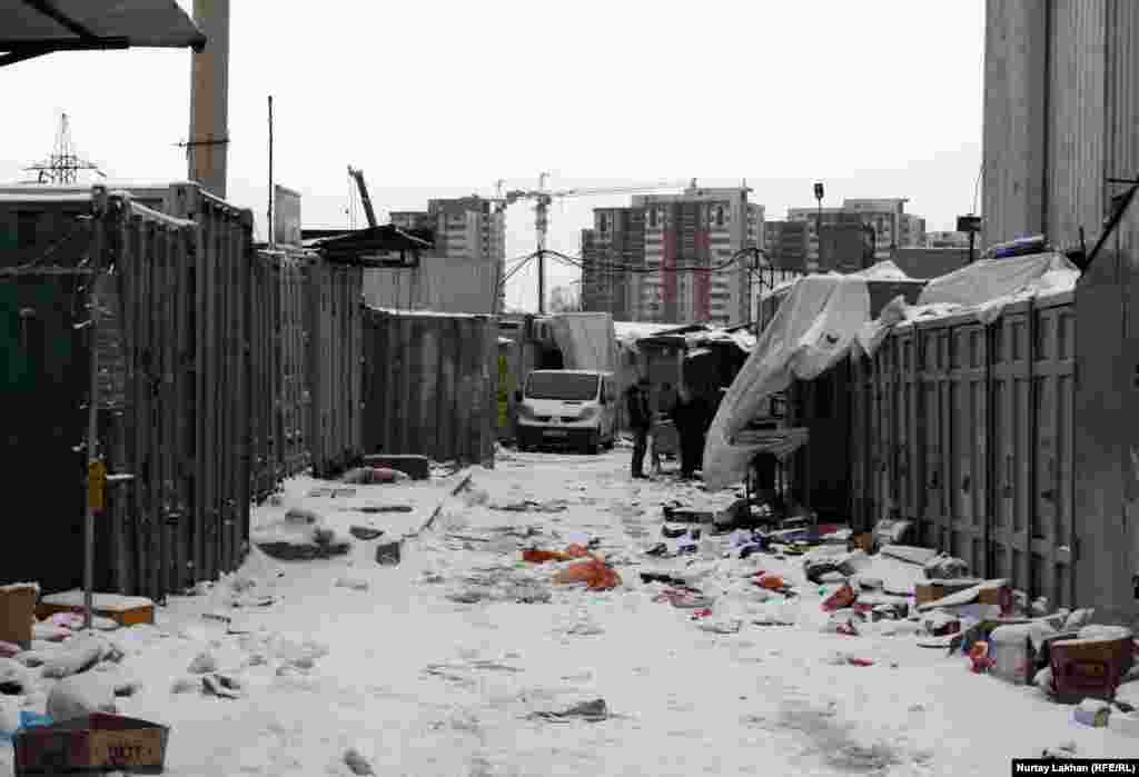 Көшке дайындық барысында тазалыққа назар аударып жатқан ешкім жоқ. 