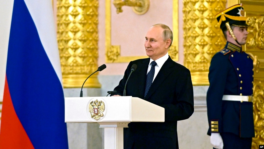 Путин на церемонии в Александровском зале Большого Кремлёвского дворца