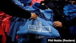 Majice sa sloganom Konzervativne partije "Završimo sa Brexitom"