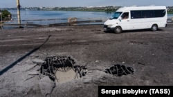 Az előző heti csapásokban megrongálódott Antonivszkij híd 2022. július 20-án