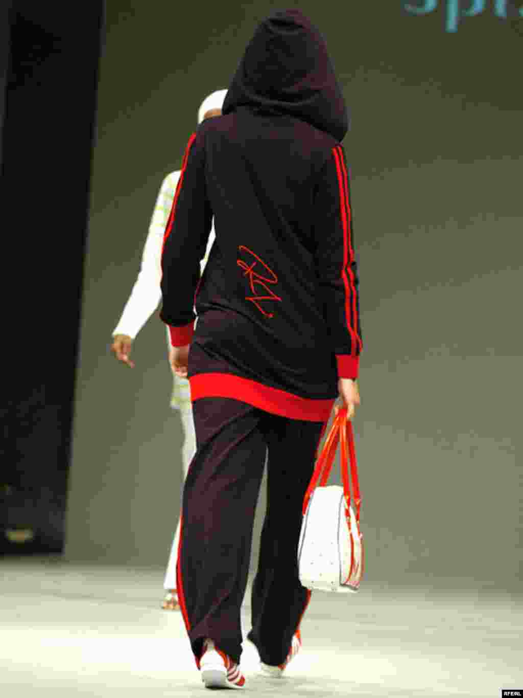 UAE - Dubai Fashion Week, 22-25Oct2007