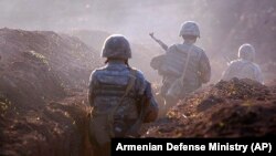 Հայաստանի ԶՈՒ զինծառայողները Տավուշի սահմանագոտու մարտական դիրքերում, արխիվ