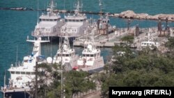 Українські військові кораблі в порту Керчі, архівне фото