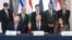 Američki državni sekretar Marko Rubio (u sredini, pozadi) posmatra kako izraelski ambasador u SAD Jehiel Lajter, šef kabineta Stejt departmenta Danijel Holer i libanska ambasadorka u SAD Nada Hamadeh potpisuju okvirni sporazum u Vašingtonu 26. juna 2026.