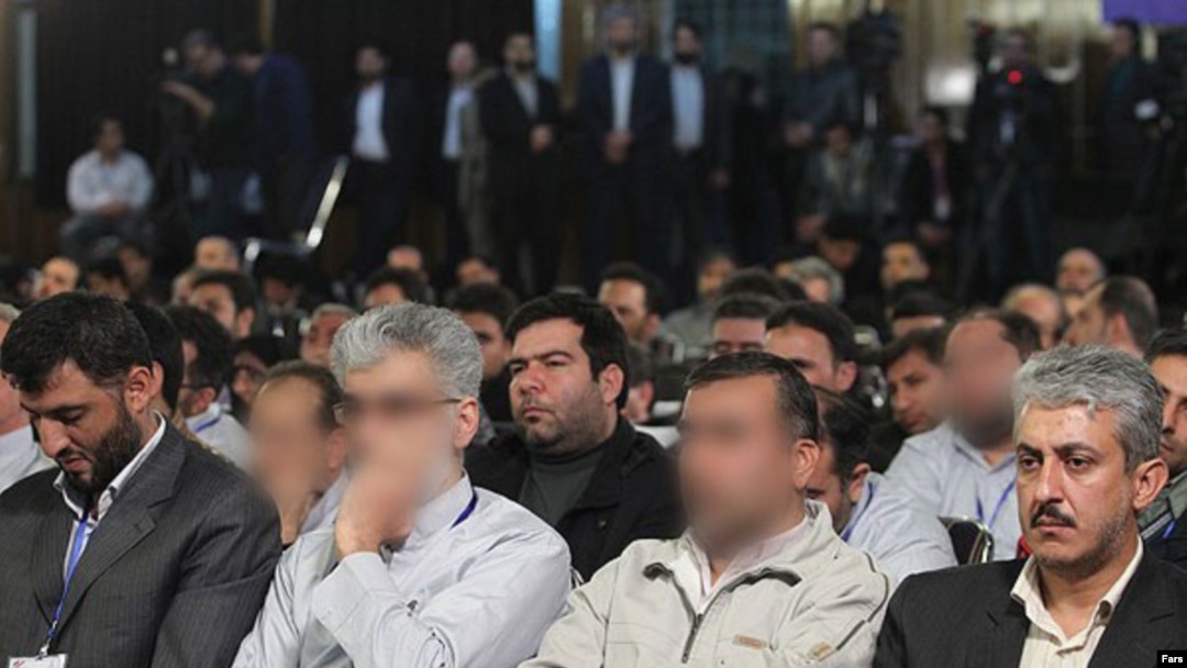 برخی از متهمان پرونده «اختلاس سه هزار میلیارد تومانی»- ۲۹ بهمن ۱۳۹۰