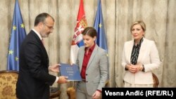 Sem Fabrici, ambasador EU, predaje izveštaj za 2018. godinu, premijerki Srbije Ani Brnabić 