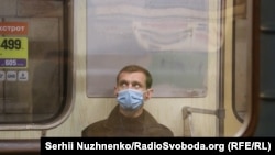 Більшість протоколів стосувалися відмови вдягнути маску, наголосили у метрополітені