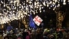 Demonstruesit antiqeveritarë protestojnë në qendër të Tbilisit, Gjeorgji, më 17 dhjetor 2024.