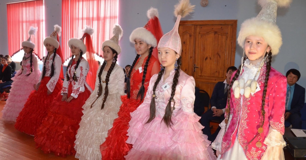 Қанша қарт түкті әйелдер моншада жуынады