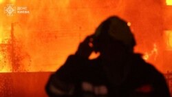 Уранці 26 червня в Державній службі з надзвичайних ситуацій України повідомили, що рятувальники ліквідували пожежу, спричинену вечірнім російським обстрілом у Києві. За даними міської влади, у столиці 25 червня двоє людей були поранені