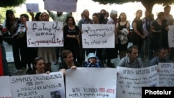 Armenia - Civic activists demonstrate against continuing non-combat deaths in the army, 1Sept2011.