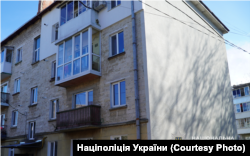 Будинок, де мешкає поранена школярка